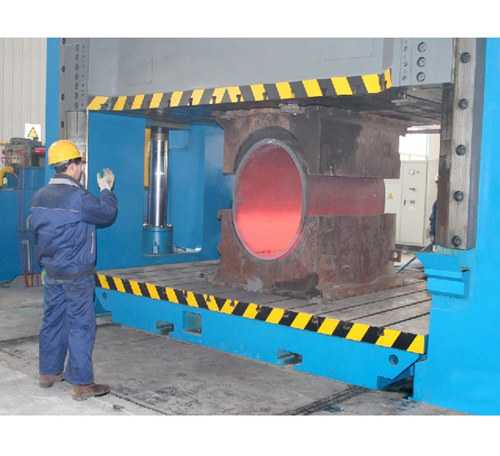 6000噸液壓機壓制三通